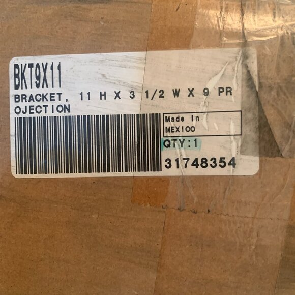 NEW Fypon Polyurethane Bracket BKT9X11 11 H X 3 1/2 W X 9 PROJECTION WHITE - Picture 6 of 6